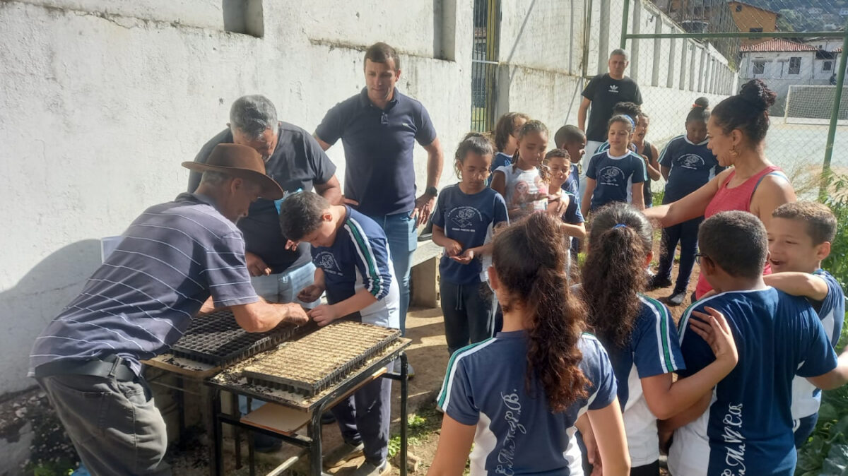 Escola Monsenhor João Castilho Barbosa recebe o projeto Horta em Casa ...