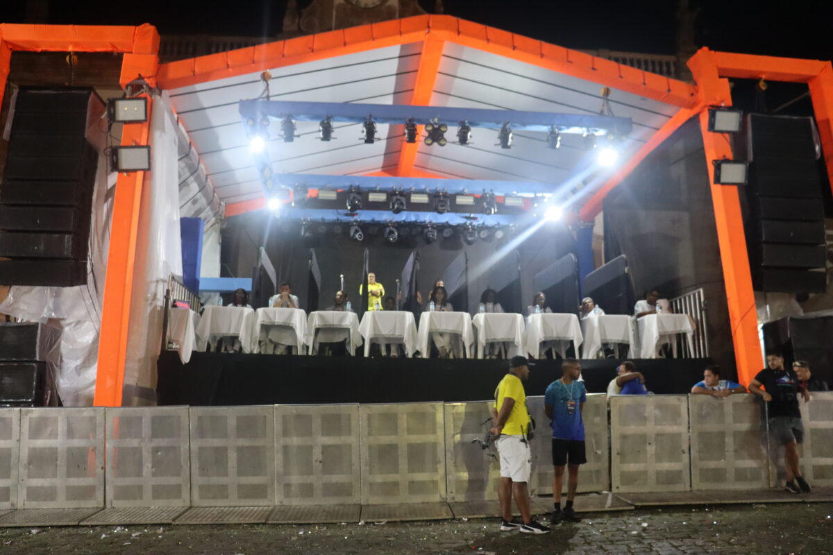 Escolas de Samba encerram desfiles, resultado é amanhã, 18/02