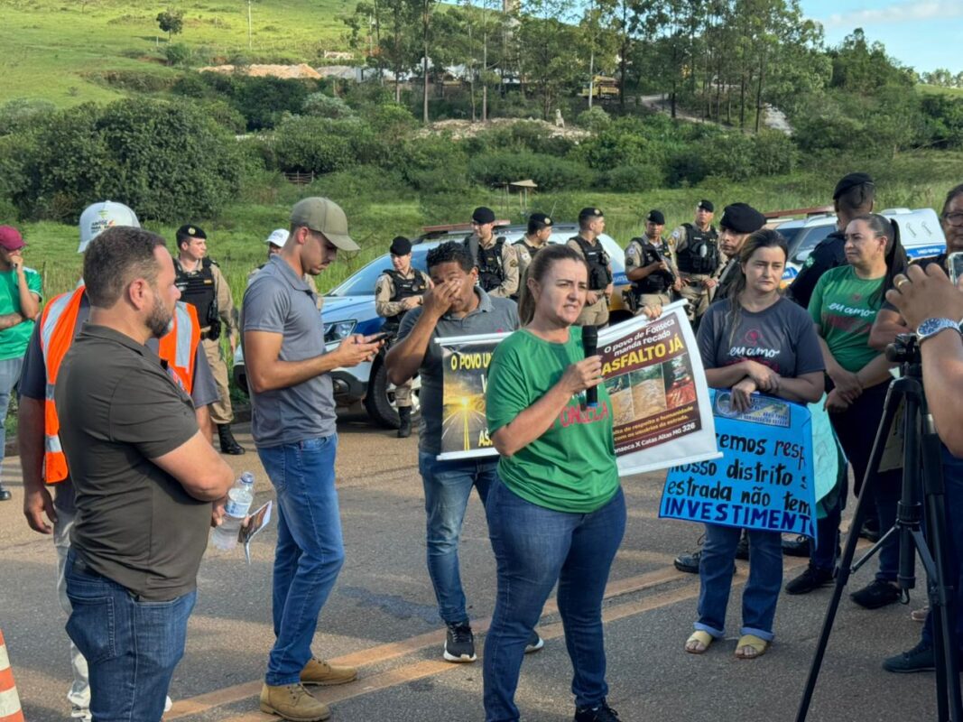 Protesto pelo Asfalto entre MG 129 e o distrito de Fonseca
