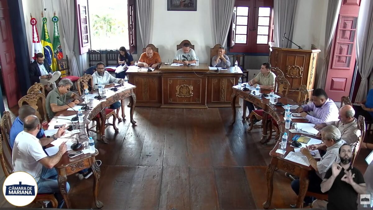 Servidores, estradas rurais e kits escolares dominam debates na Câmara de Mariana