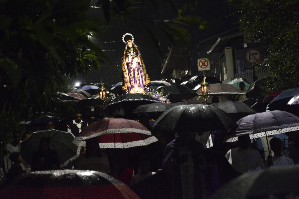 Procissão do Encontro: Nem mesmo a chuva foi capaz de abalar a devoção dos fiéis marianenses na Terça-Feira Santa