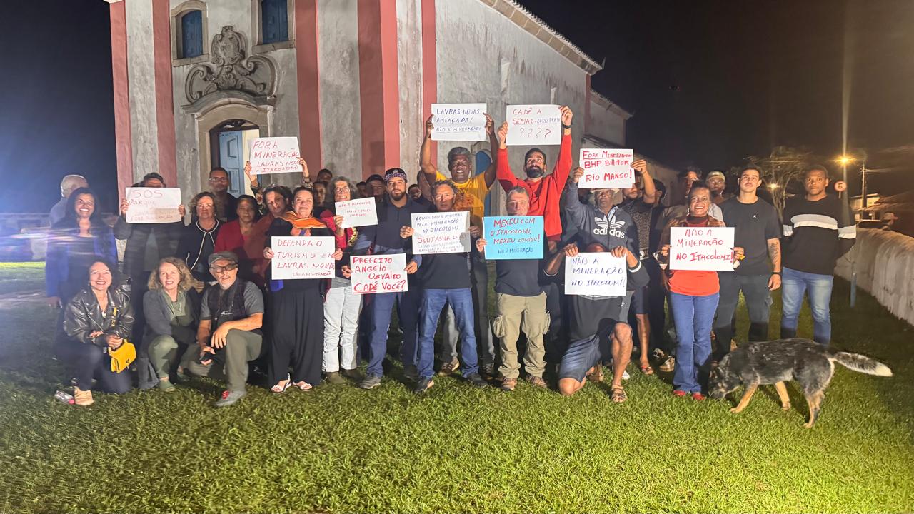 Manifestação em Lavras Novas reúne moradores e coletivos contra avanço da mineração no entorno do Itacolomi