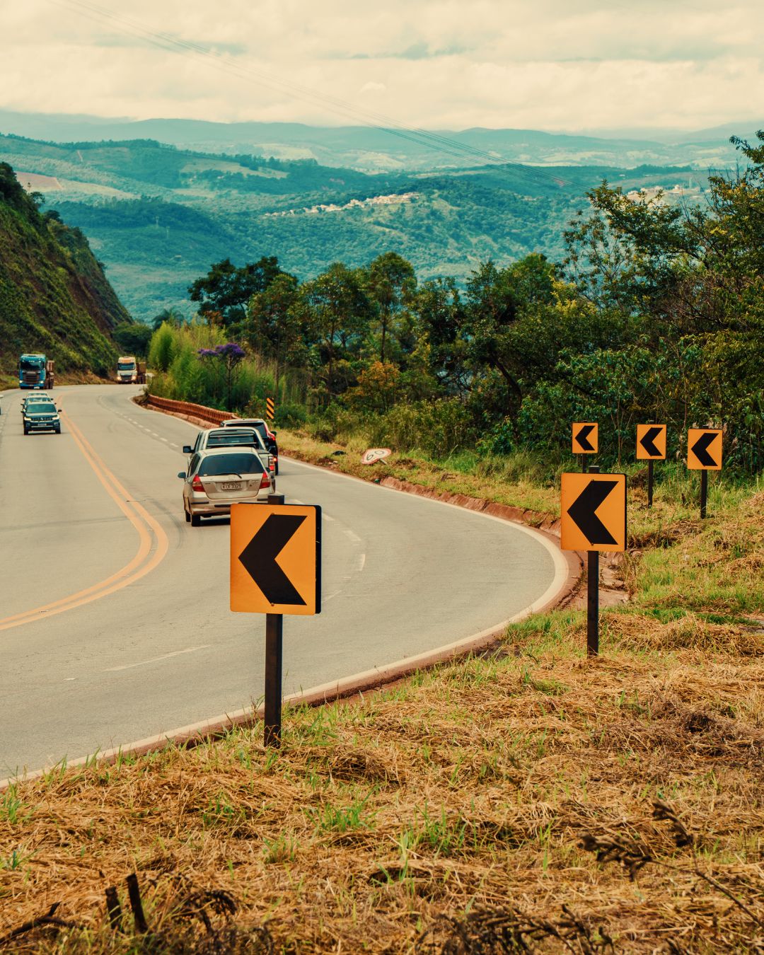 Rodovias: informe sobre intervenções e pare e siga nas rodovias da região